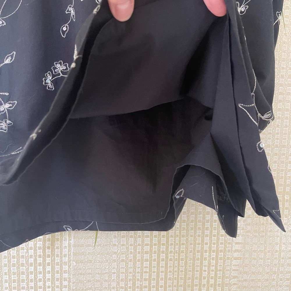 INC women’s black skirt with chain and sequin flower pattern Size 8 - Picture 3 of 5